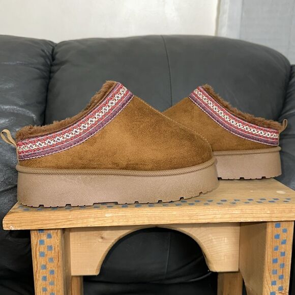 YOKI 8 OWEN-12 Camel Brown Burgundy Red Ivory Embroidered Brown Sherpa Lined - Picture 6 of 13